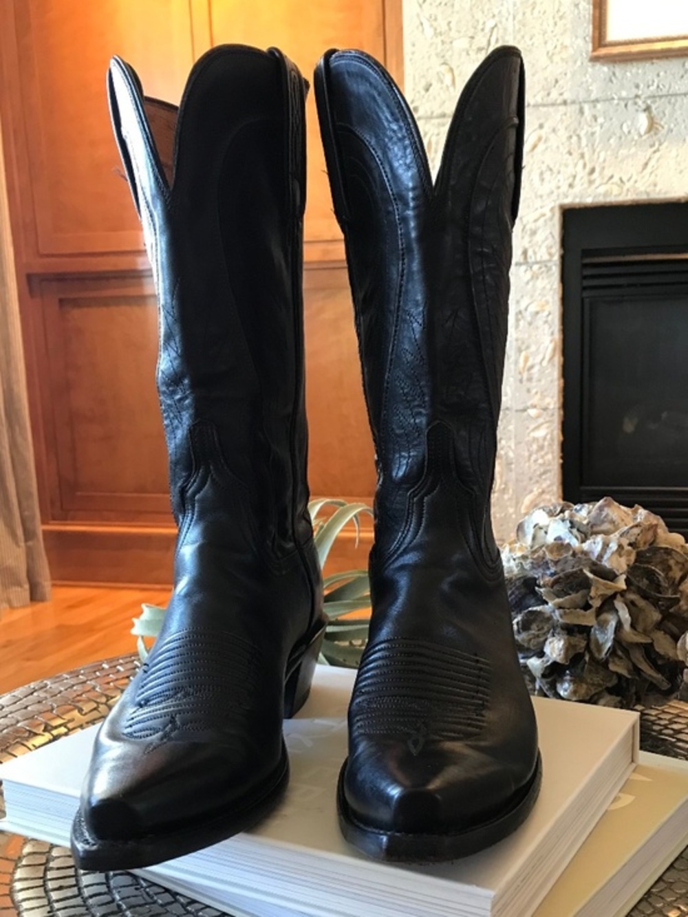 LUCCHESE MODERN COWGIRL CHIC BLACK LEATHER ELEVATED WESTERN SNIP TOE BOOTS - Picture 4 of 14